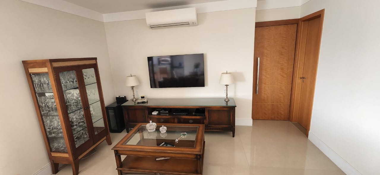 Apartamento de alto padrão no Bosque da Saúde